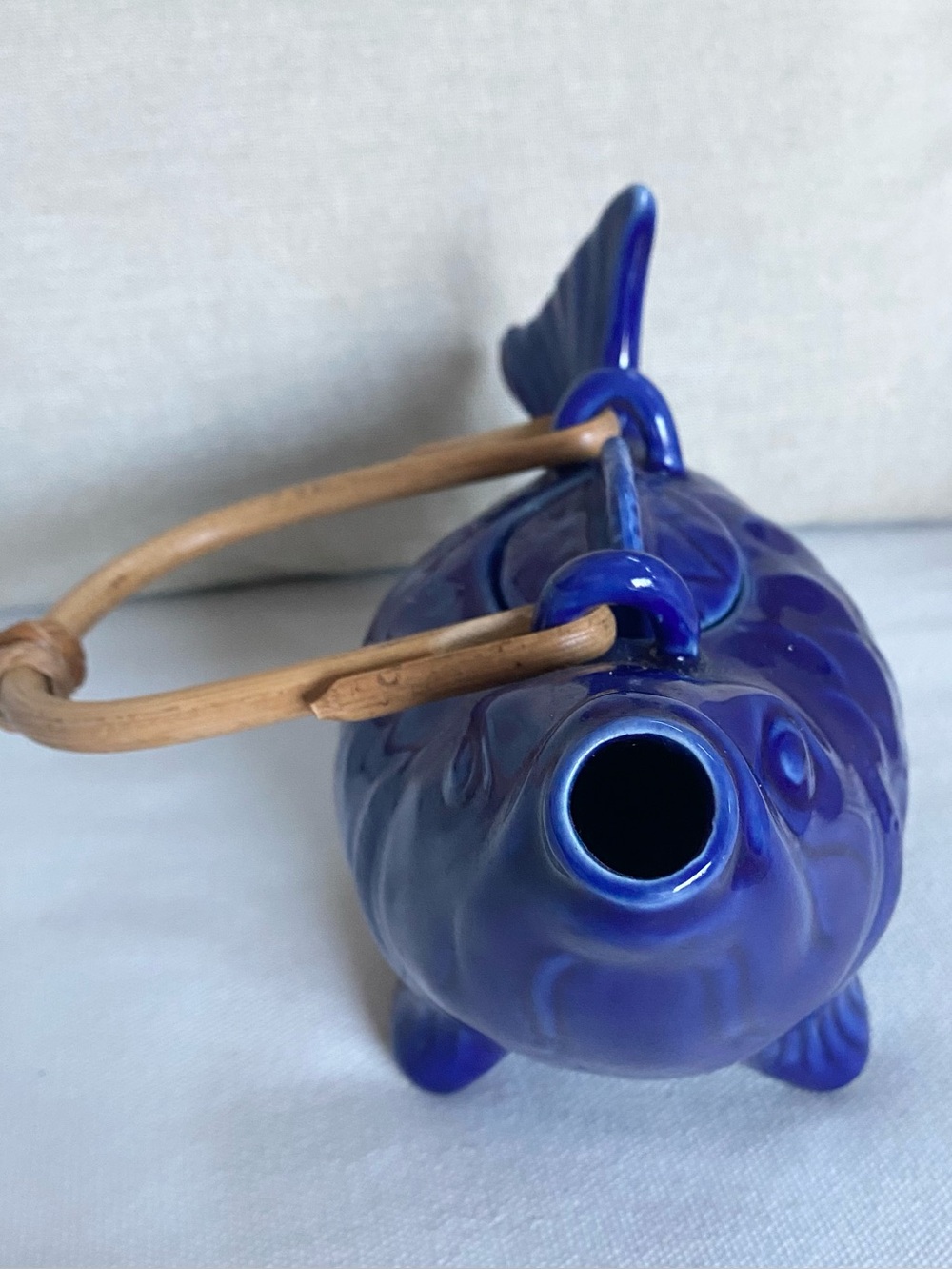 VTG World Market Cobalt Blue Ceramic Koi Fish Teapot Bamboo Handle - Picture 3 of 8